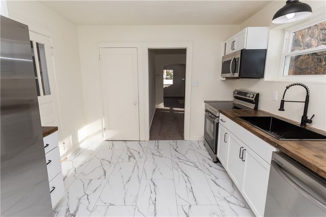 1230 Vine St, Connellsville, PA 15425