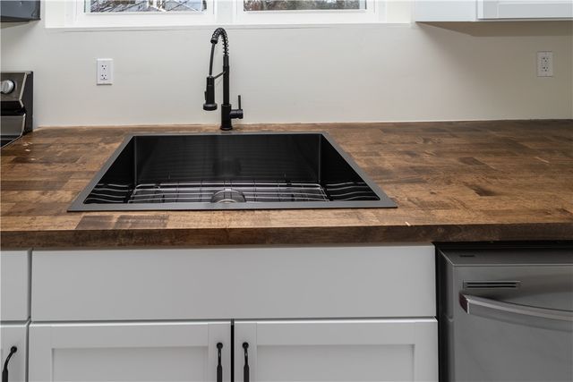 1230 Vine St, Connellsville, PA 15425