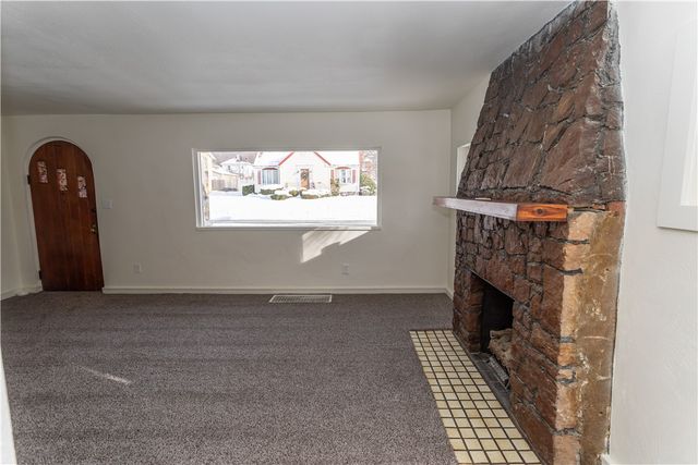 1230 Vine St, Connellsville, PA 15425