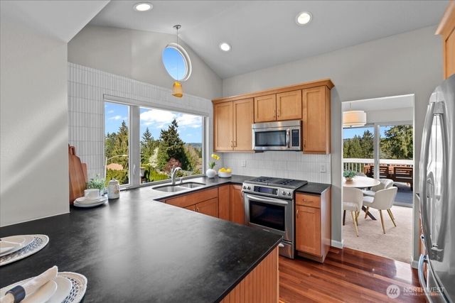 16813 NE 33rd Street, Bellevue, WA 98008
