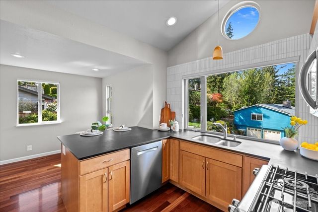 16813 NE 33rd Street, Bellevue, WA 98008