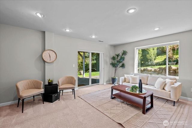 16813 NE 33rd Street, Bellevue, WA 98008