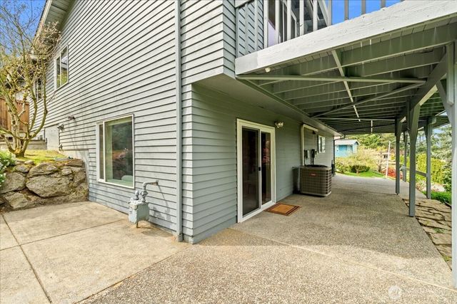16813 NE 33rd Street, Bellevue, WA 98008