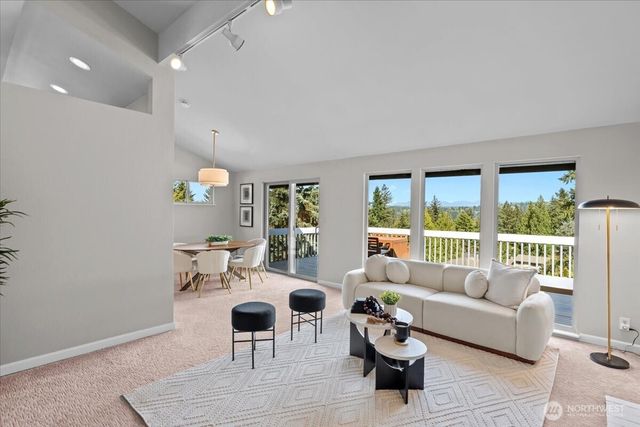 16813 NE 33rd Street, Bellevue, WA 98008