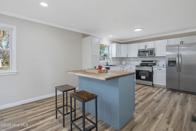 1034 Crayton Circle, Fayetteville, NC 28314