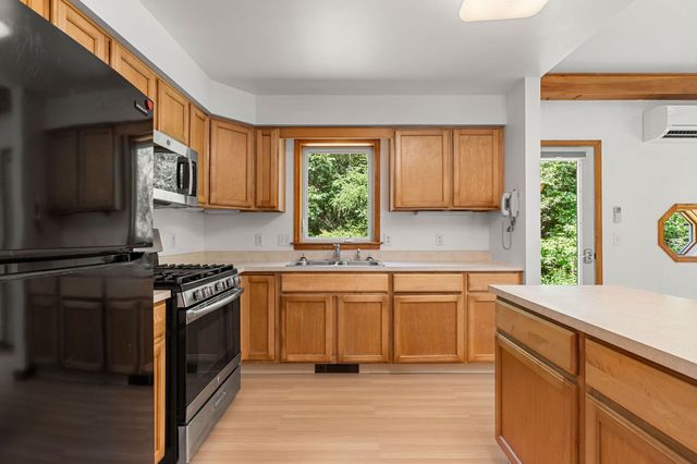 33 Mountain View Road, Temple, NH 03084