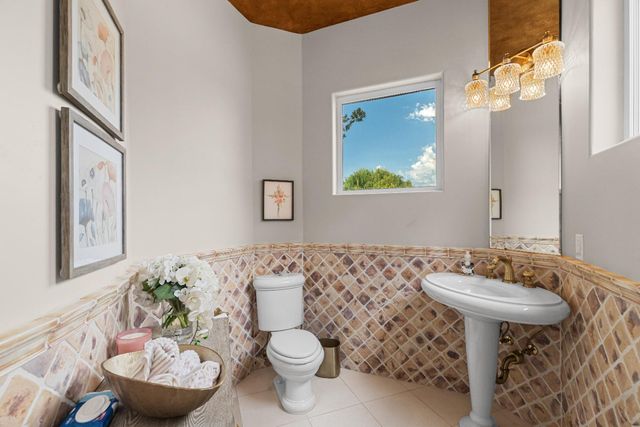 19450 Hidden Lakes Ln, Acampo, CA 95220