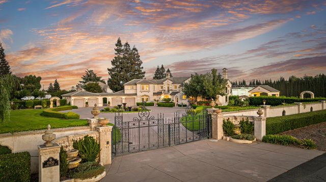 19450 Hidden Lakes Ln, Acampo, CA 95220