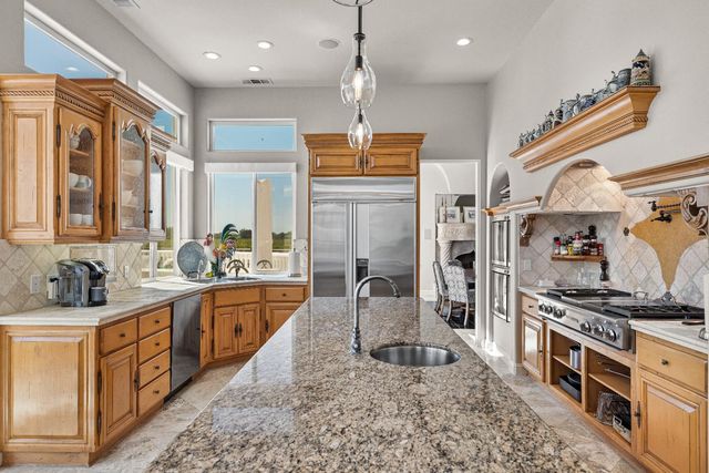 19450 Hidden Lakes Ln, Acampo, CA 95220