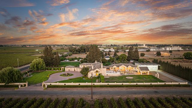 19450 Hidden Lakes Ln, Acampo, CA 95220