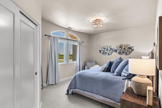 19450 Hidden Lakes Ln, Acampo, CA 95220