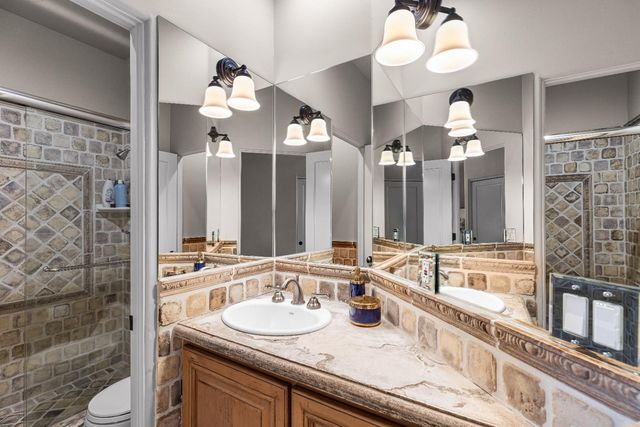 19450 Hidden Lakes Ln, Acampo, CA 95220