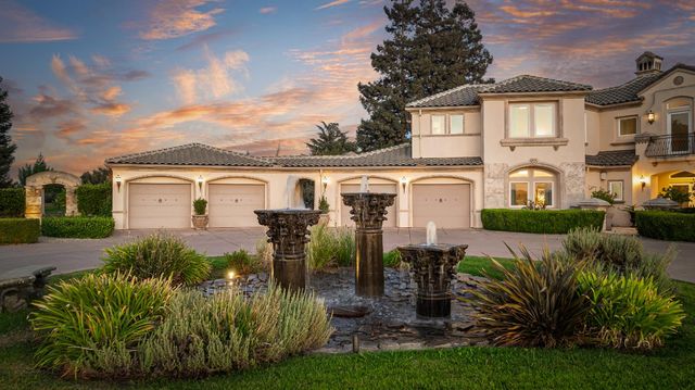 19450 Hidden Lakes Ln, Acampo, CA 95220