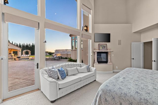 19450 Hidden Lakes Ln, Acampo, CA 95220