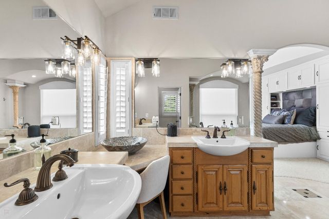 19450 Hidden Lakes Ln, Acampo, CA 95220