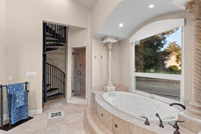 19450 Hidden Lakes Ln, Acampo, CA 95220