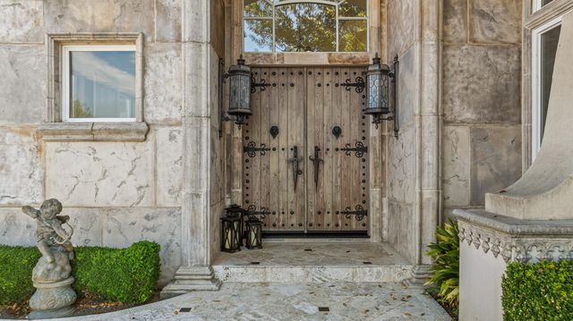 19450 Hidden Lakes Ln, Acampo, CA 95220