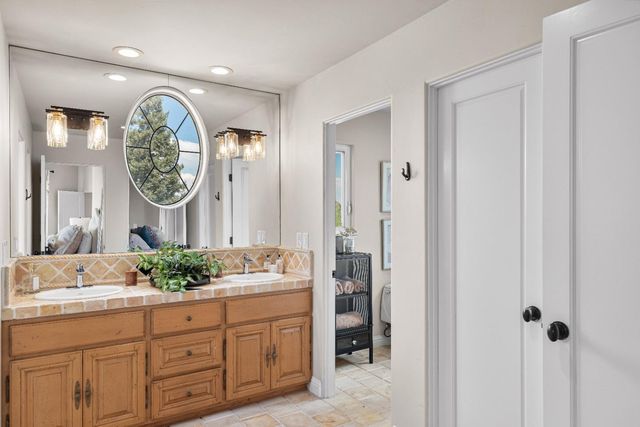 19450 Hidden Lakes Ln, Acampo, CA 95220