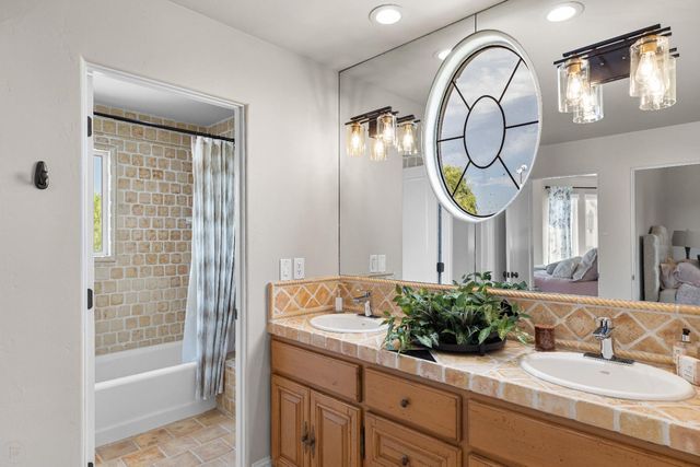 19450 Hidden Lakes Ln, Acampo, CA 95220