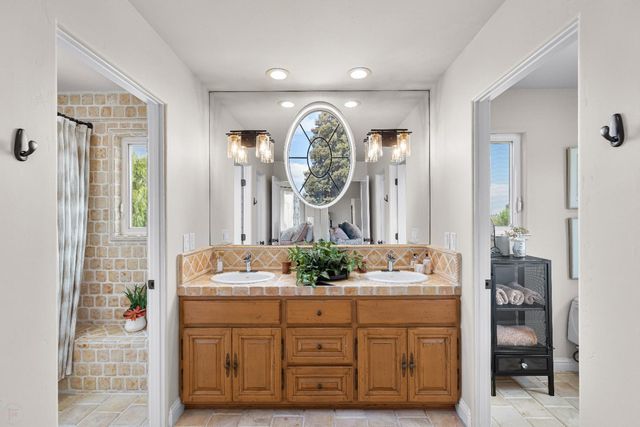 19450 Hidden Lakes Ln, Acampo, CA 95220