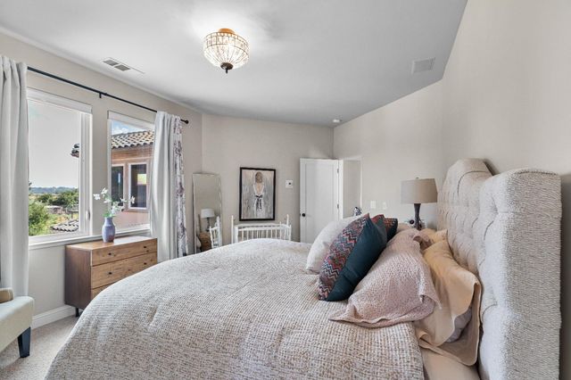 19450 Hidden Lakes Ln, Acampo, CA 95220