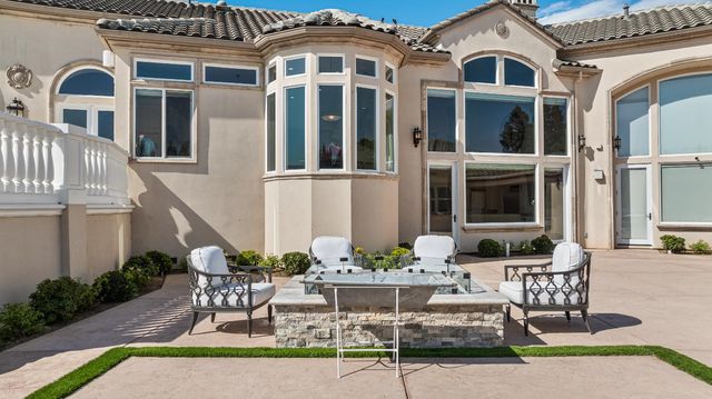 19450 Hidden Lakes Ln, Acampo, CA 95220