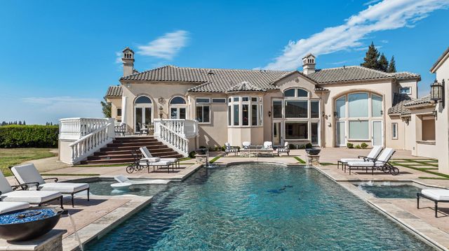 19450 Hidden Lakes Ln, Acampo, CA 95220