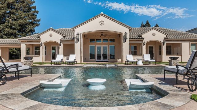 19450 Hidden Lakes Ln, Acampo, CA 95220