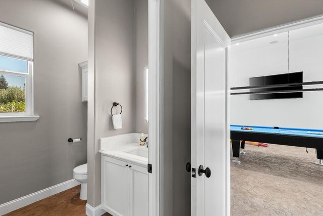 19450 Hidden Lakes Ln, Acampo, CA 95220