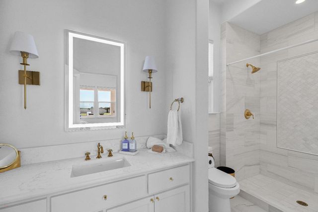 19450 Hidden Lakes Ln, Acampo, CA 95220