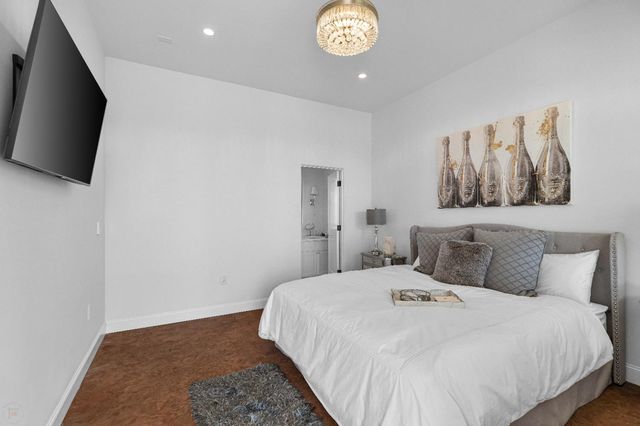 19450 Hidden Lakes Ln, Acampo, CA 95220