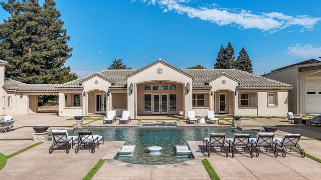 19450 Hidden Lakes Ln, Acampo, CA 95220