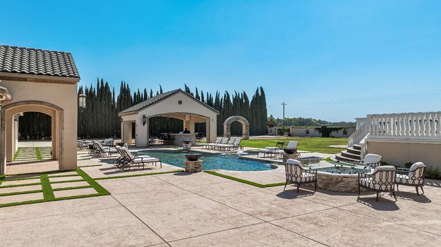 19450 Hidden Lakes Ln, Acampo, CA 95220