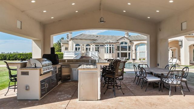 19450 Hidden Lakes Ln, Acampo, CA 95220