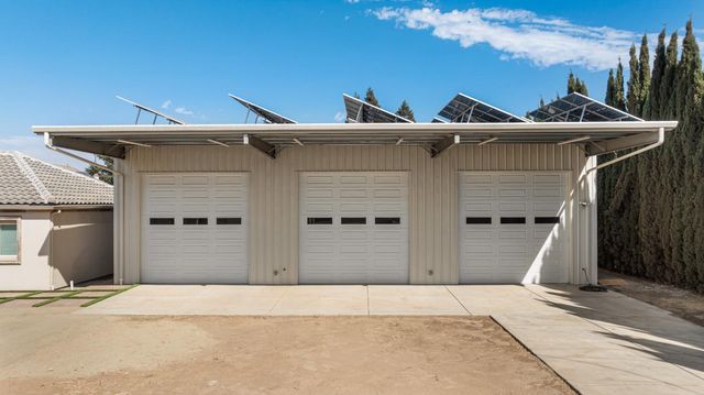 19450 Hidden Lakes Ln, Acampo, CA 95220