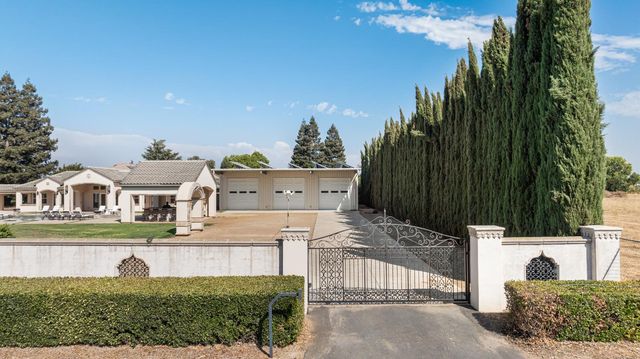 19450 Hidden Lakes Ln, Acampo, CA 95220