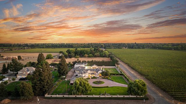 19450 Hidden Lakes Ln, Acampo, CA 95220