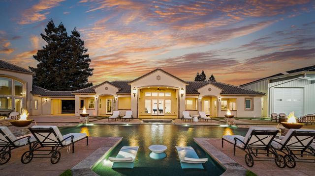 19450 Hidden Lakes Ln, Acampo, CA 95220