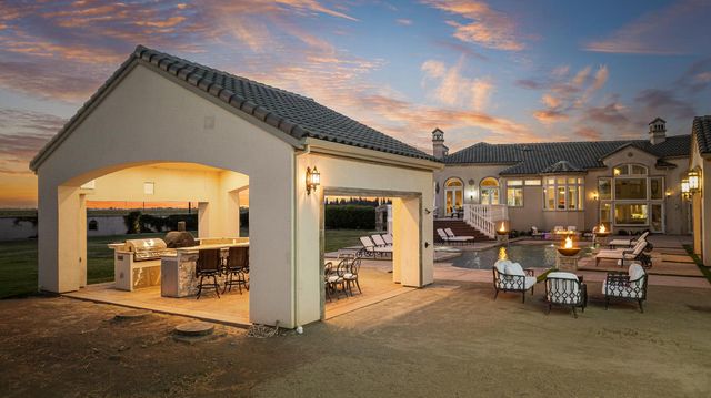 19450 Hidden Lakes Ln, Acampo, CA 95220