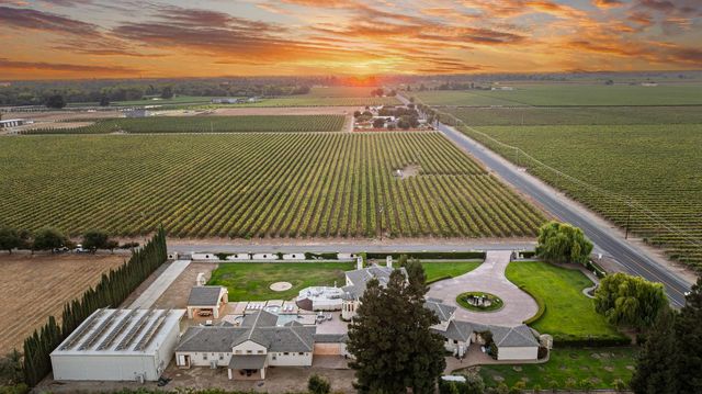 19450 Hidden Lakes Ln, Acampo, CA 95220