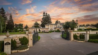 19450 Hidden Lakes Ln, Acampo, CA 95220