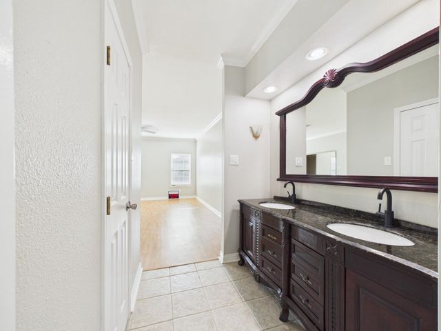 4001 Tanglewilde Street 709, Houston, TX 77063