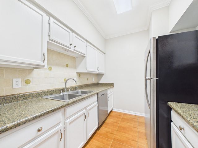 4001 Tanglewilde Street 709, Houston, TX 77063