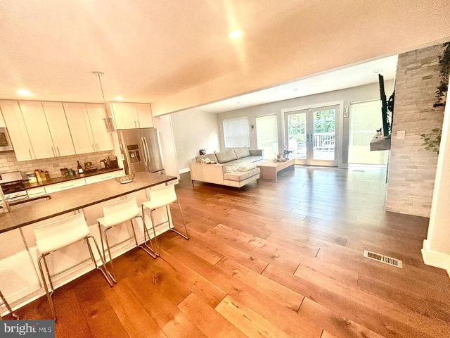 1710 MARK LN, Rockville, MD 20852