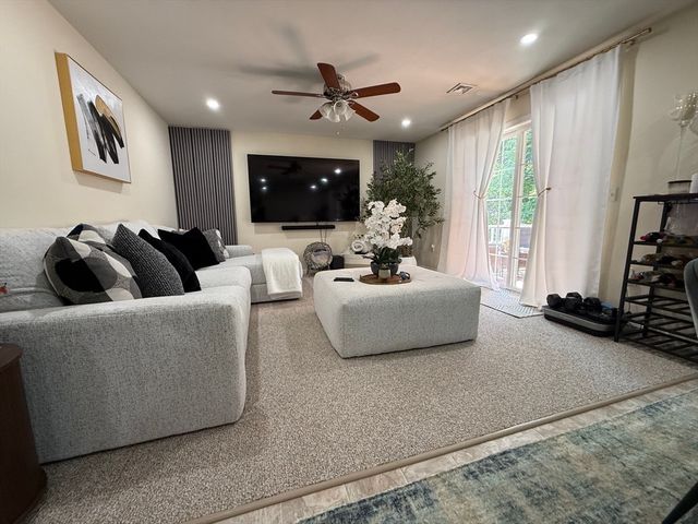 36 Caffoni 17, Leominster, MA 01453