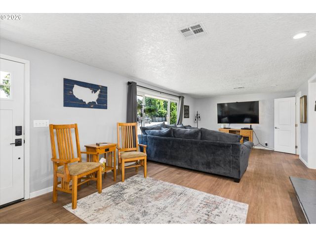 6731 THURSTON Rd, Springfield, OR 97478