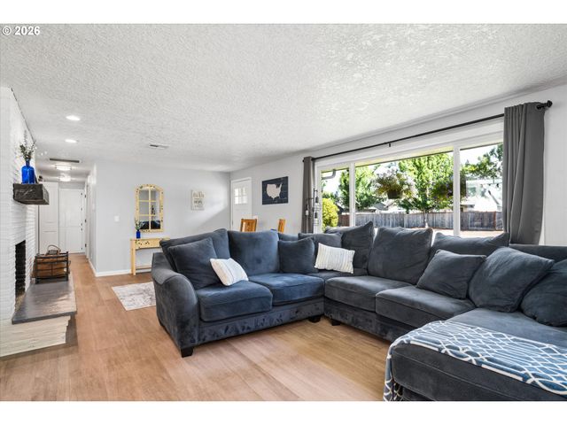6731 THURSTON Rd, Springfield, OR 97478