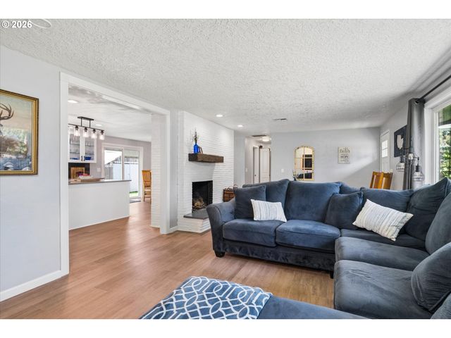 6731 THURSTON Rd, Springfield, OR 97478