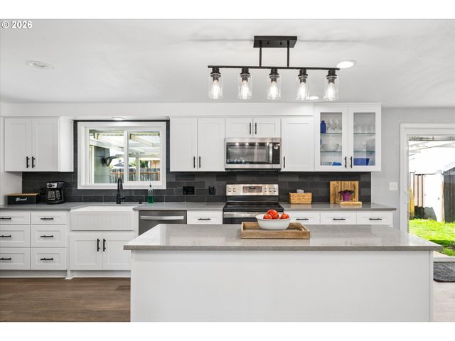 6731 THURSTON Rd, Springfield, OR 97478