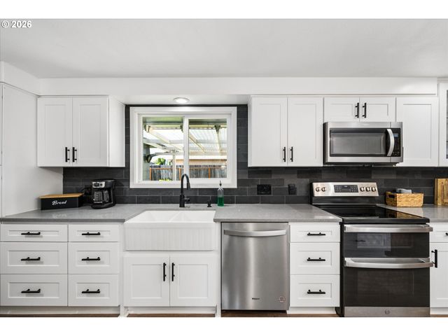 6731 THURSTON Rd, Springfield, OR 97478